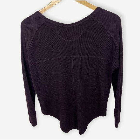 Aritzia TNA Waffle Knit Henley Pullover Sweater Size XS Long Sleeve Knit Top - Picture 3 of 9